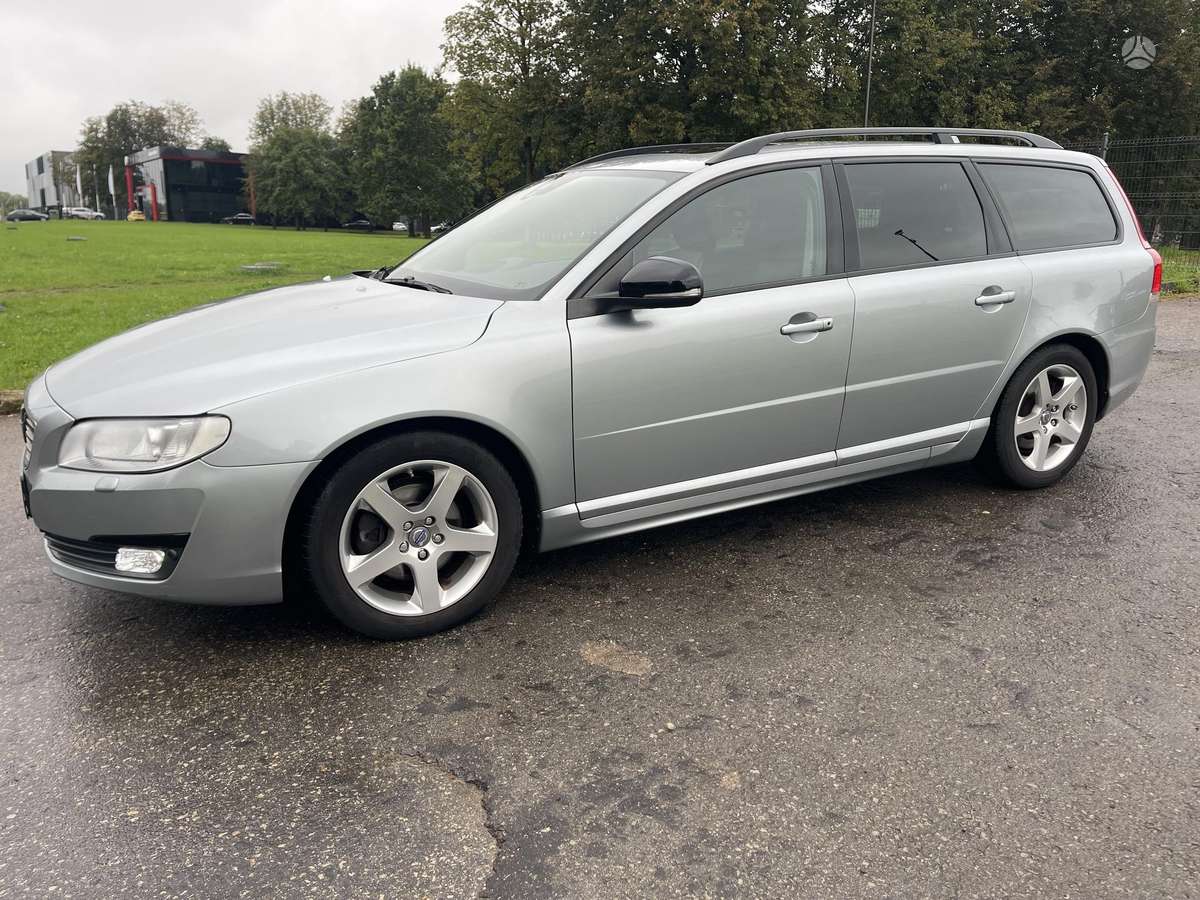 Volvo V70 2015 — interior