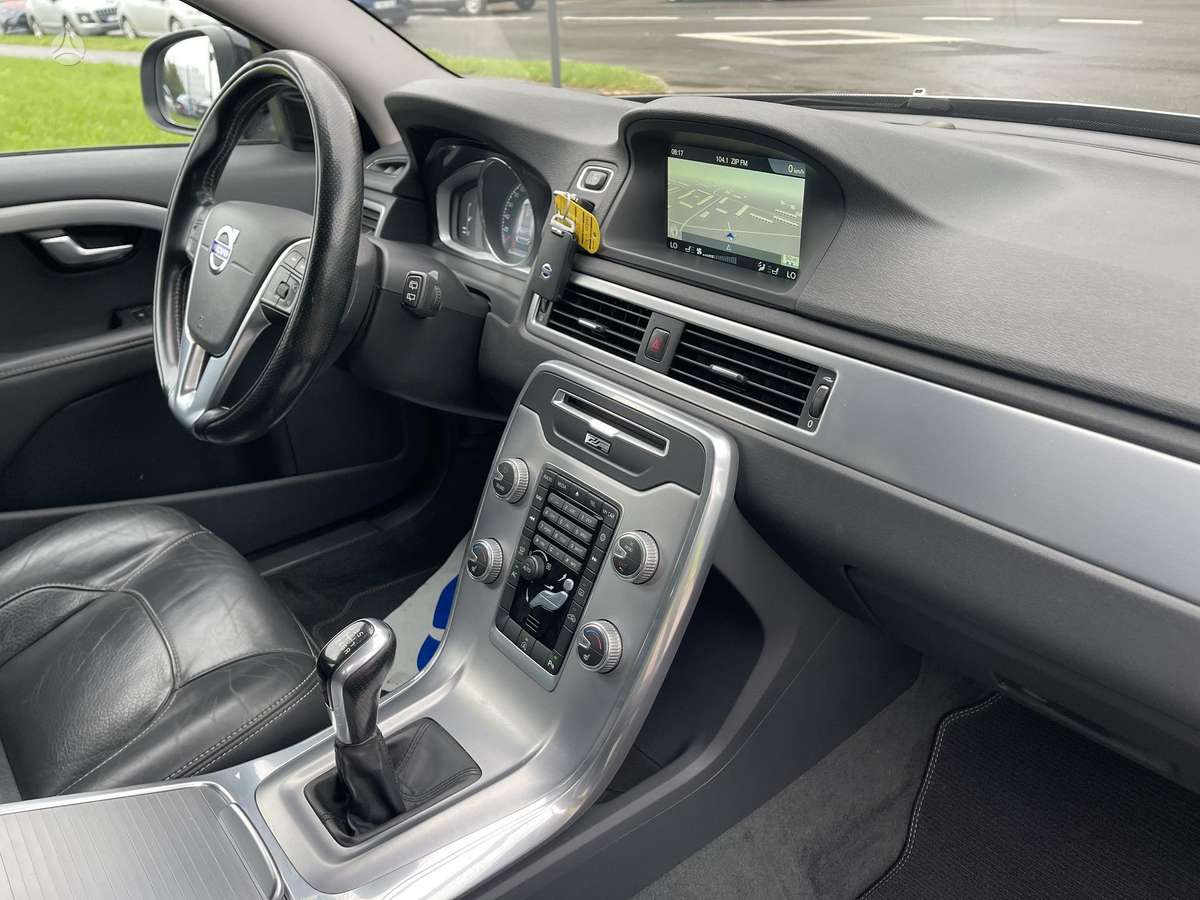 Volvo V70 2015 — photo 30