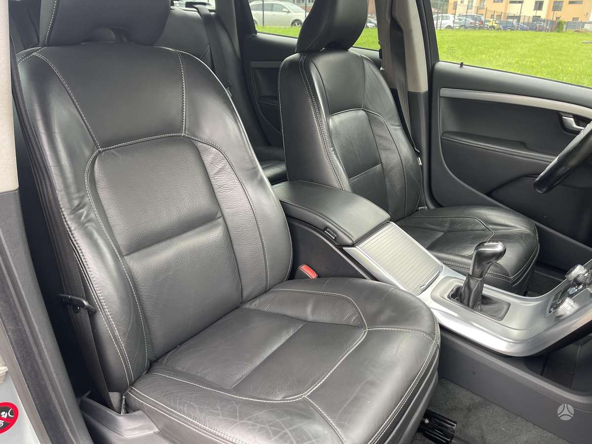Volvo V70 2015 — photo 31