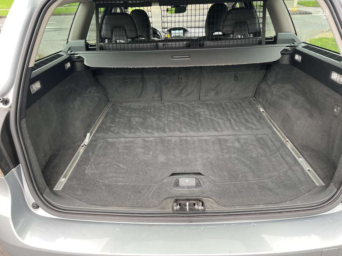 Volvo V70 2015 — photo 34