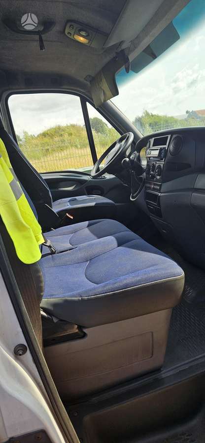Iveco Daily 2010 — rear view