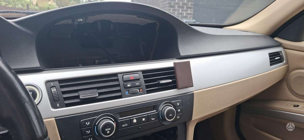 BMW 320 2009 — photo 8