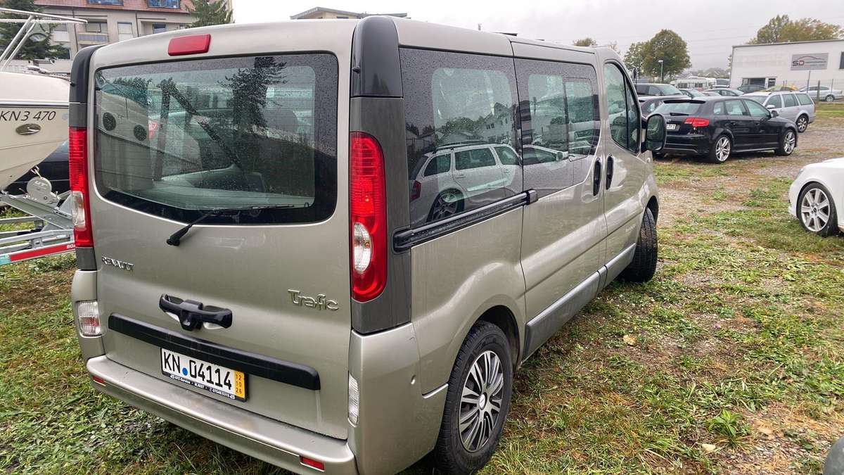 Renault Trafic 2007 — салон