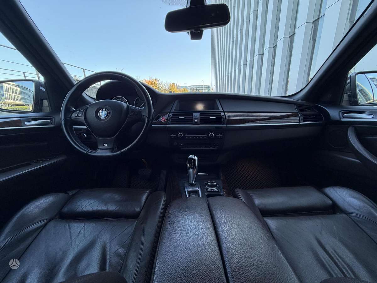 BMW X5 2008 — photo 17