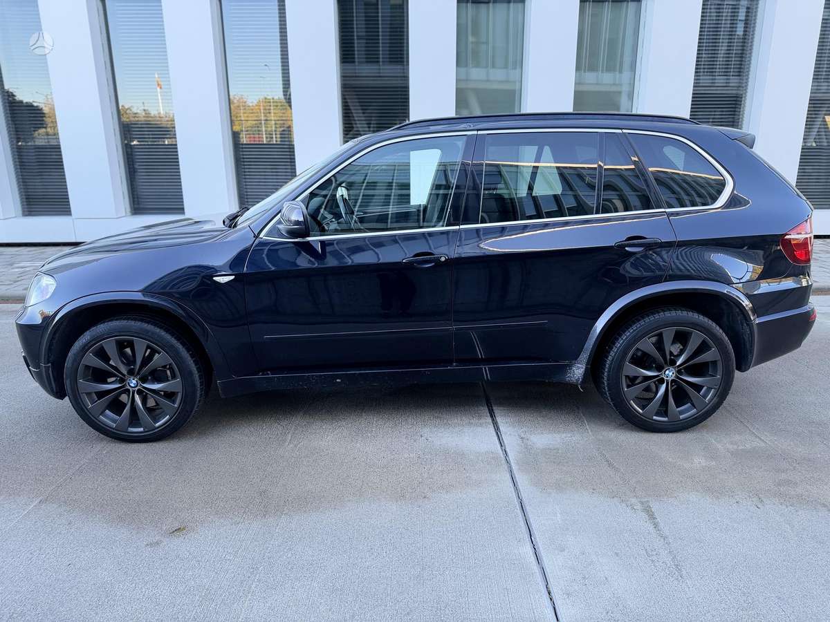 BMW X5 2008 — rear view