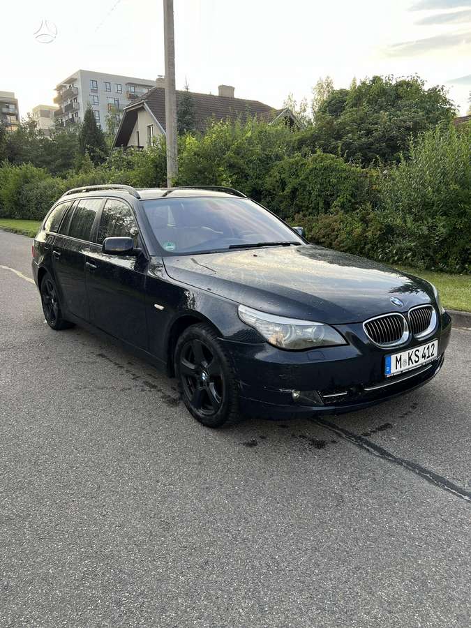 BMW 530 2009 — rear view