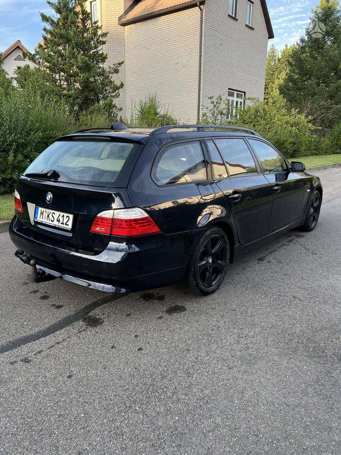 BMW 530 2009 — interior