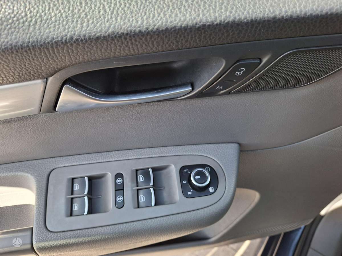 Volkswagen Sharan 2011 — photo 11