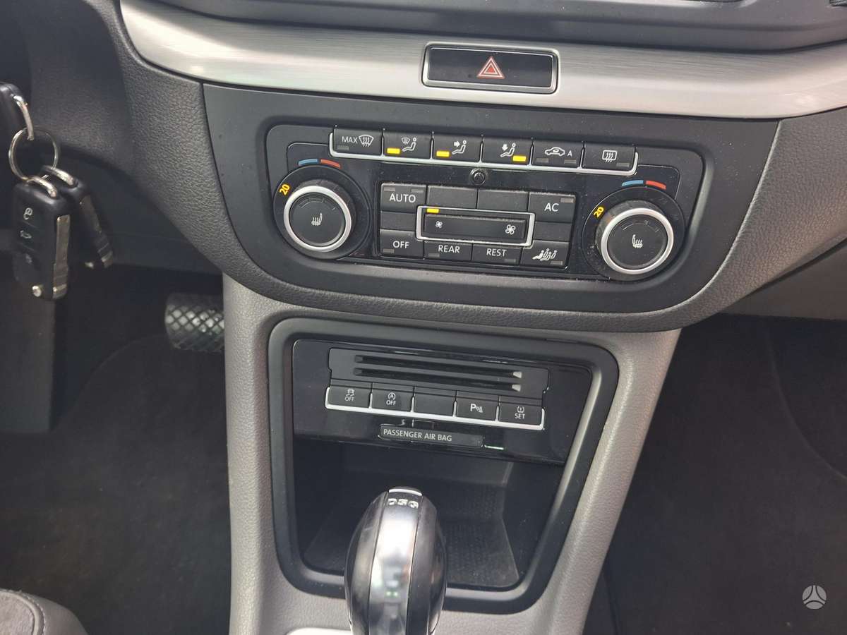 Volkswagen Sharan 2011 — photo 12
