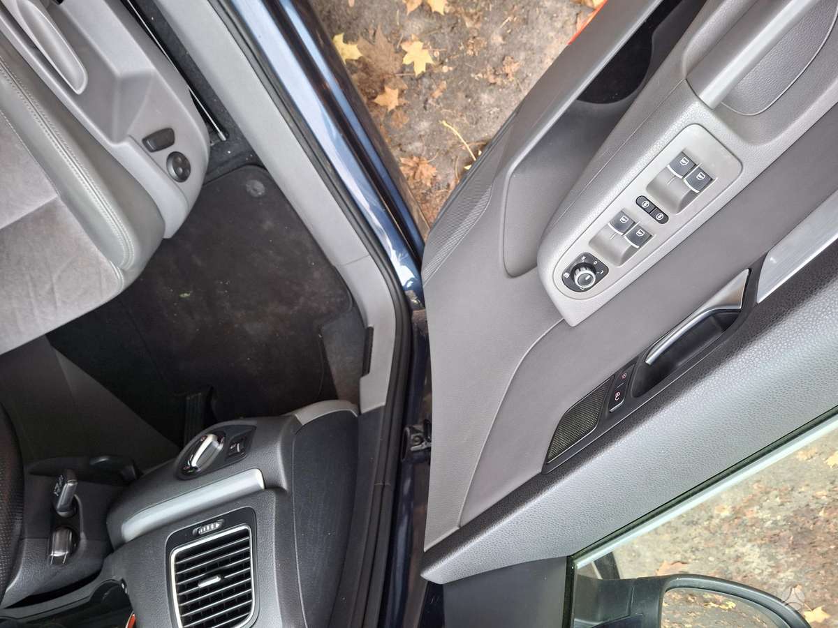 Volkswagen Sharan 2011 — photo 18
