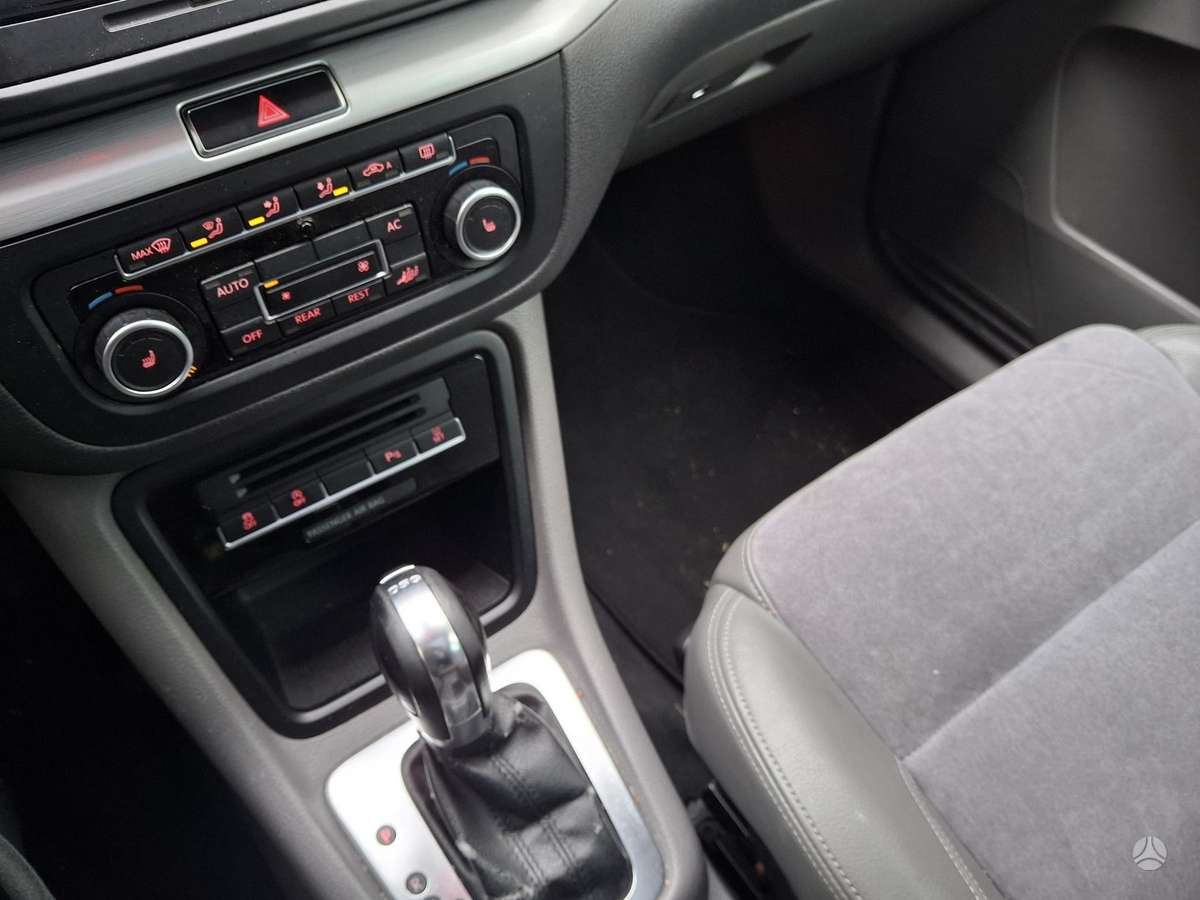 Volkswagen Sharan 2011 — photo 19