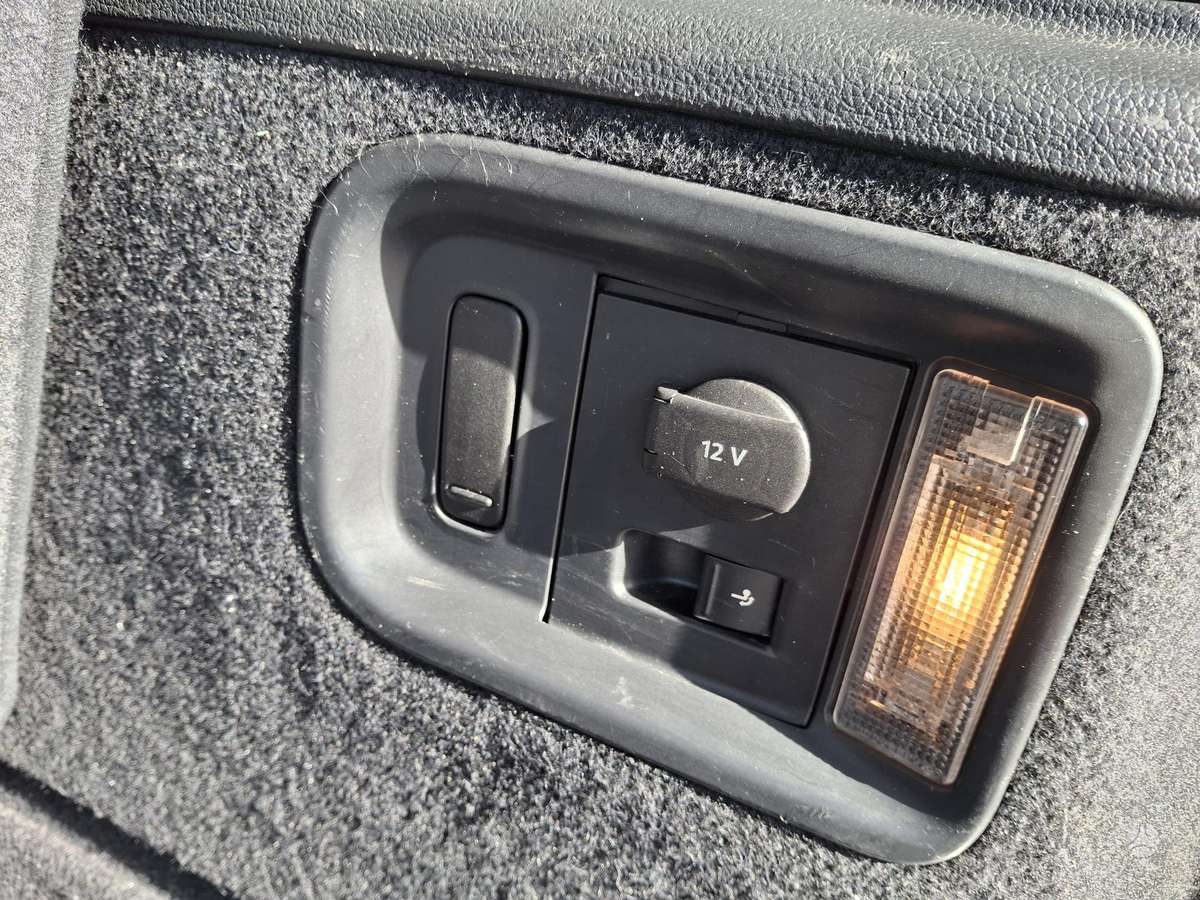 Volkswagen Sharan 2011 — photo 9