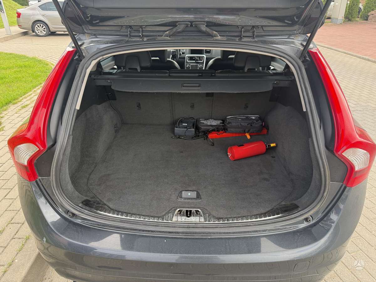 Volvo V60 2014 — photo 10