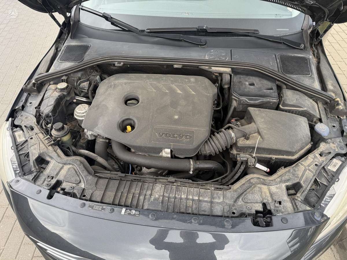 Volvo V60 2014 — photo 11