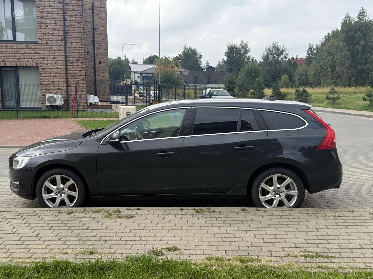 Volvo V60 2014 — interior