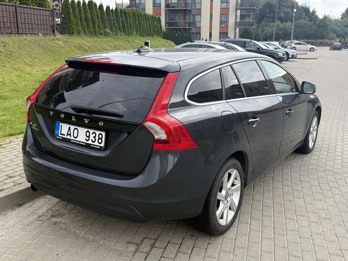 Volvo V60 2014 — engine 1560 cm³, 114 HP (84kW)