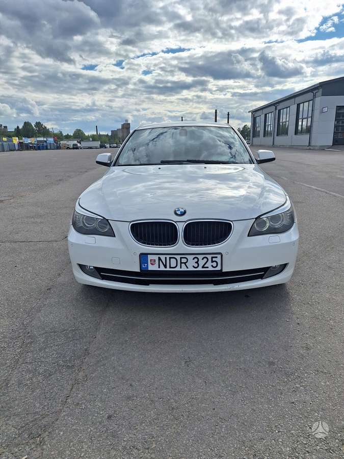 BMW 525 2010 — rear view