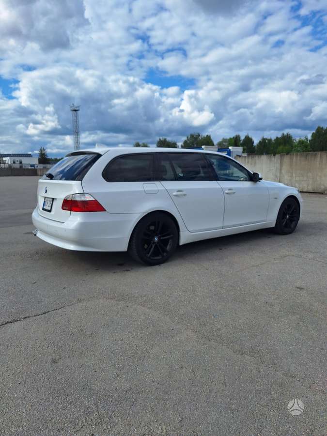 BMW 525 2010 — engine 2500 cm³, 197 HP (145kW)