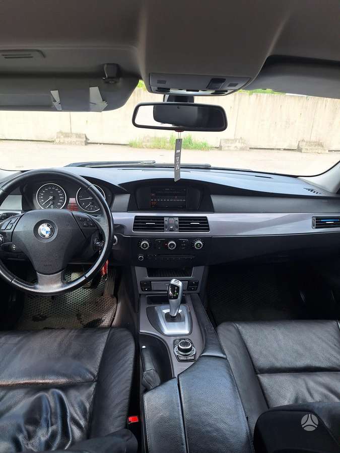 BMW 525 2010 — photo 8
