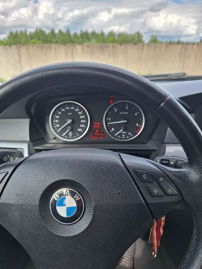 BMW 525 2010 — photo 9