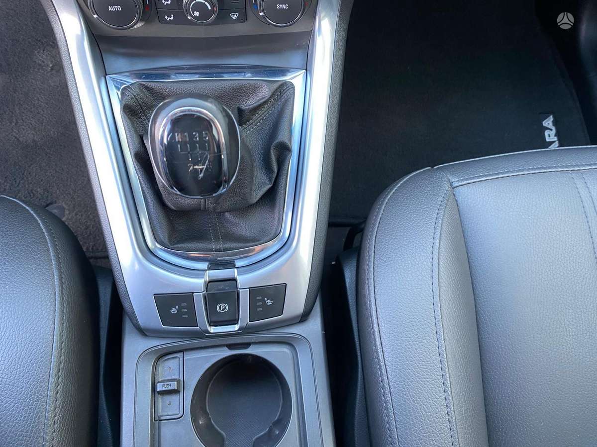 Opel Antara 2014 — photo 16