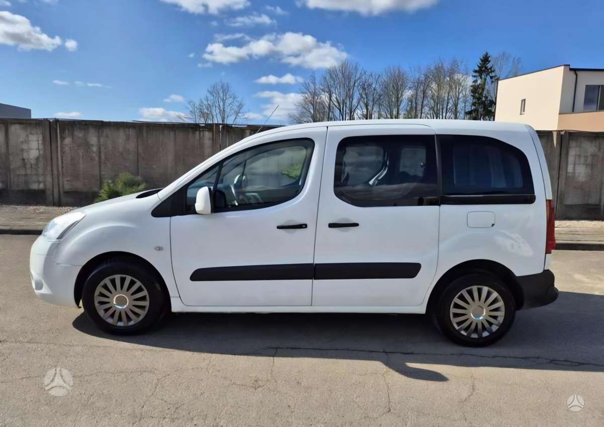 Citroen Berlingo 2015 — rear view