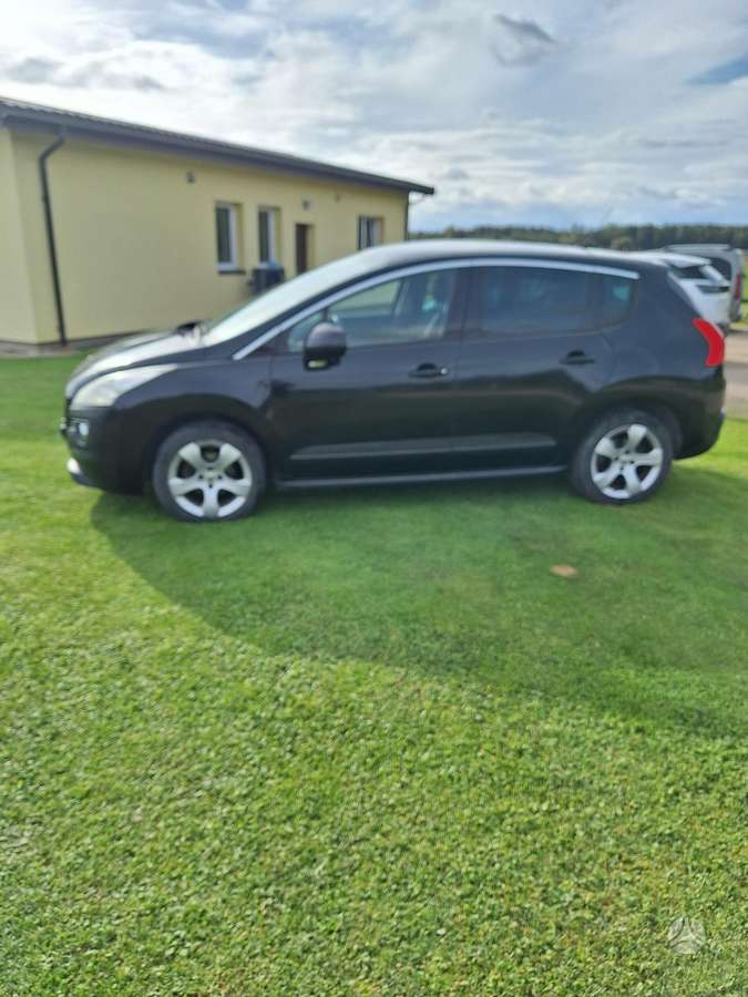 Peugeot 3008 2011 — салон