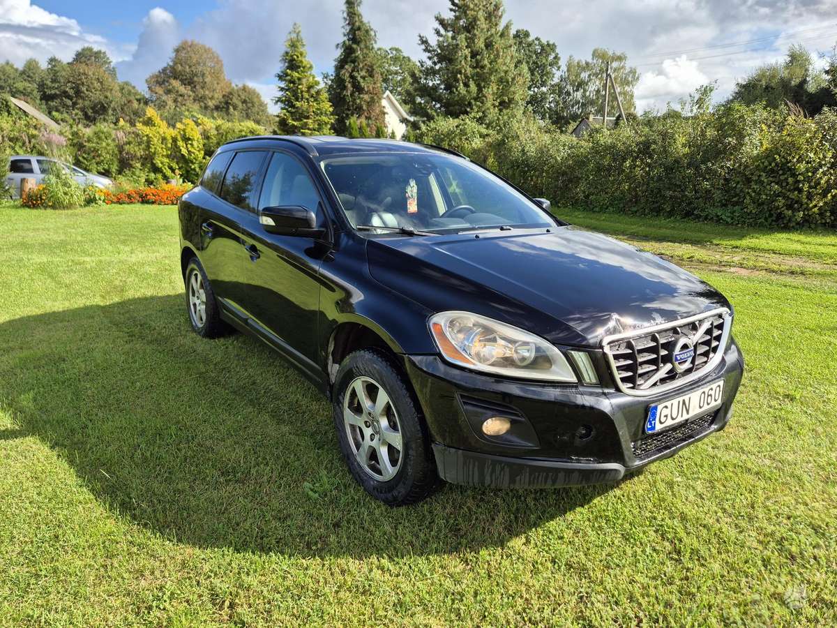Volvo XC60 2009 — салон