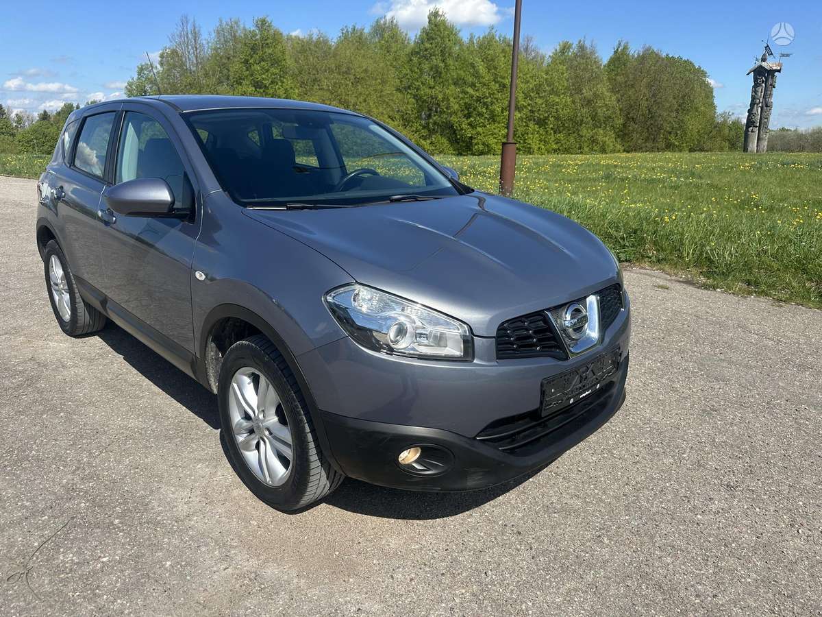 Nissan Qashqai 2010 — салон