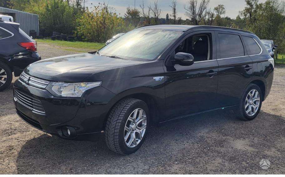 Mitsubishi Outlander 2013 — вигляд ззаду