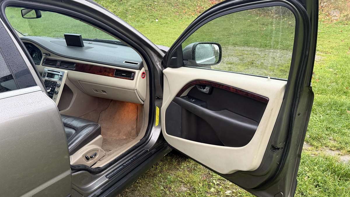 Volvo XC70 2008 — photo 18
