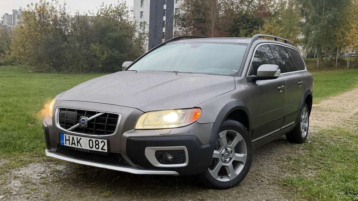 Volvo XC70 2008 — rear view