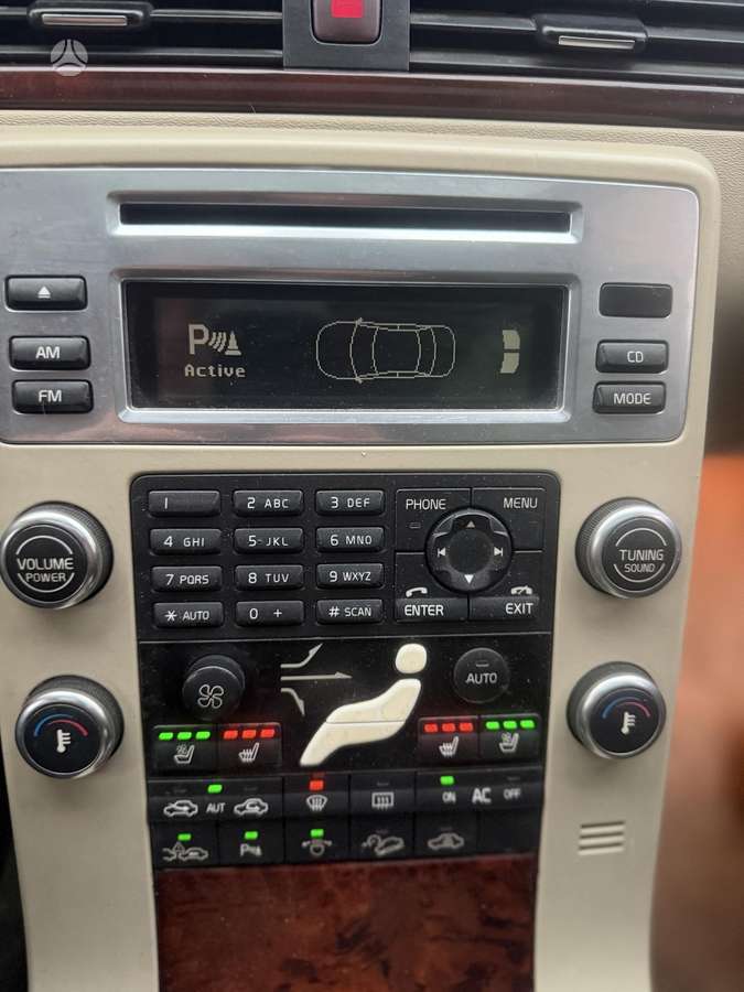 Volvo XC70 2008 — photo 26