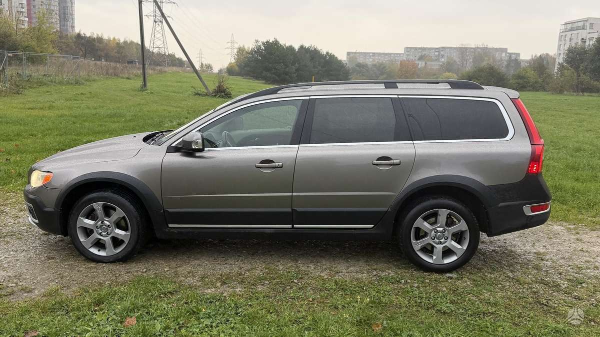 Volvo XC70 2008 — interior
