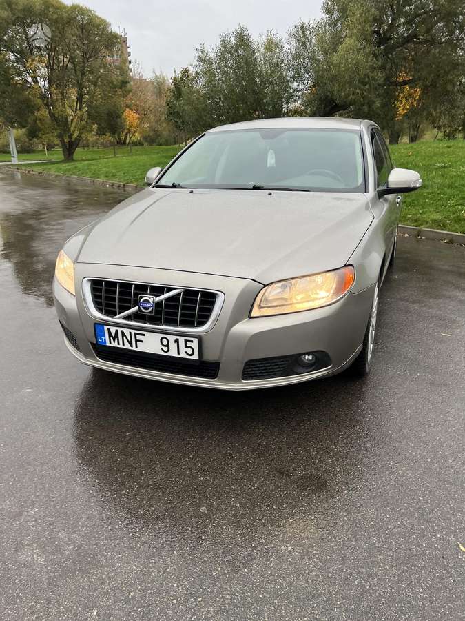 Volvo V70 2009 — interior