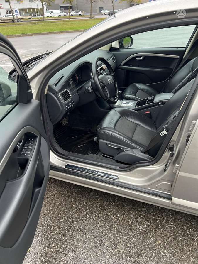 Volvo V70 2009 — photo 6