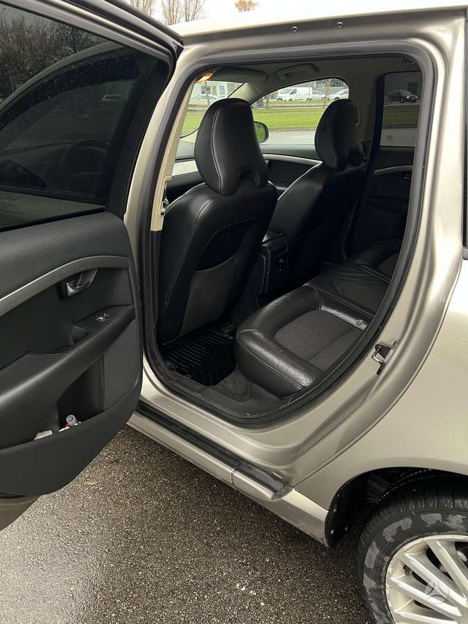 Volvo V70 2009 — photo 7