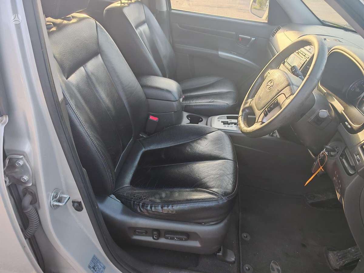 Hyundai Santa 2011 — photo 16