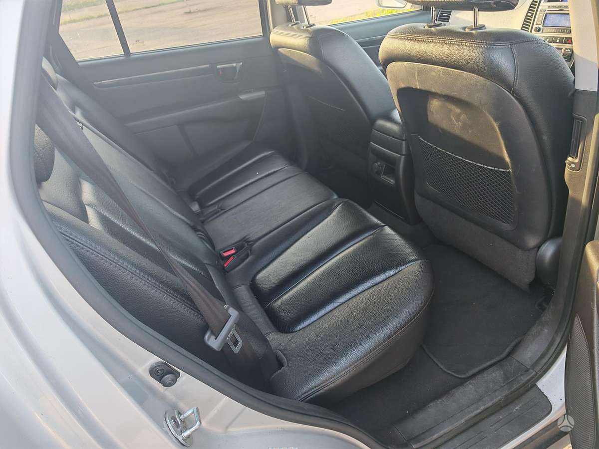 Hyundai Santa 2011 — photo 17