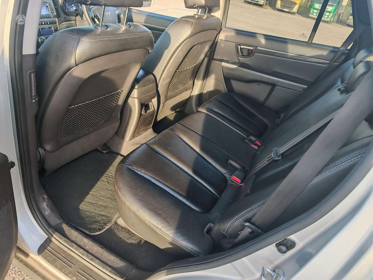 Hyundai Santa 2011 — photo 20