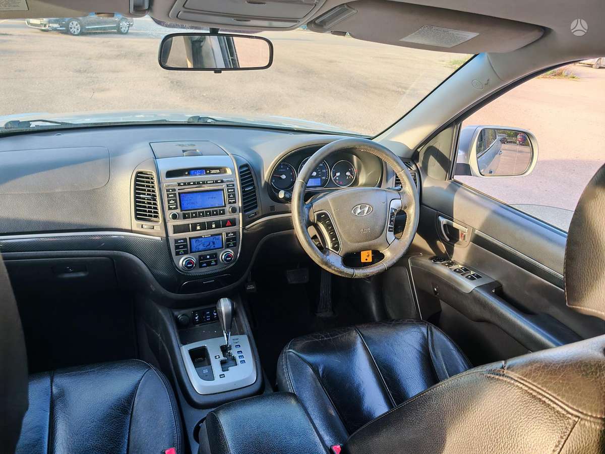 Hyundai Santa 2011 — photo 22