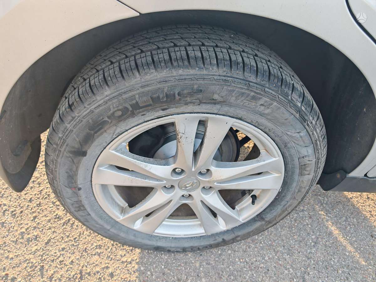 Hyundai Santa 2011 — photo 27