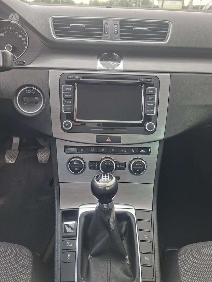 Volkswagen Passat 2012 — photo 10