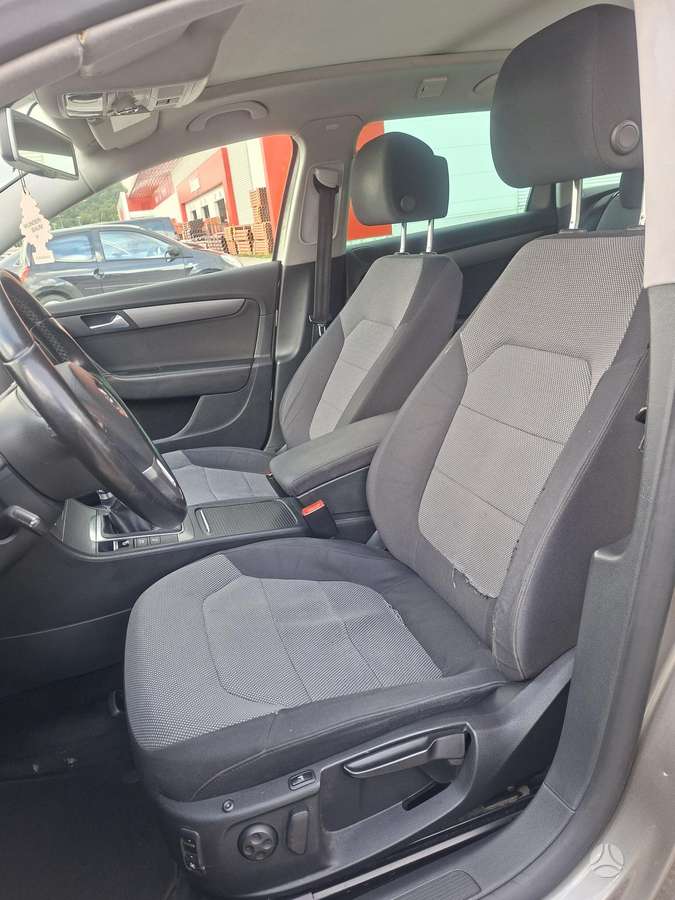 Volkswagen Passat 2012 — photo 11