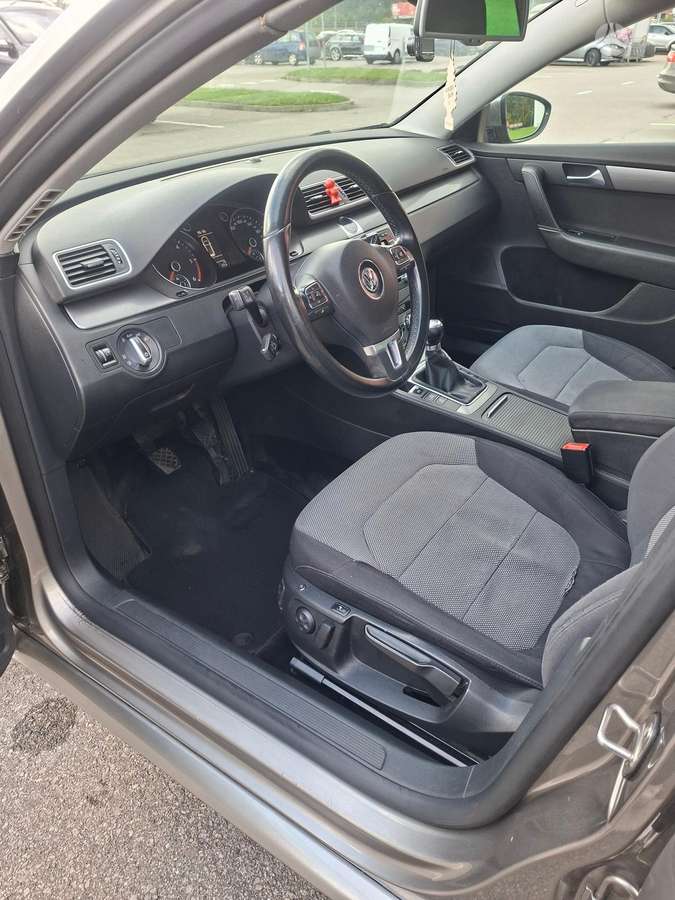 Volkswagen Passat 2012 — photo 12