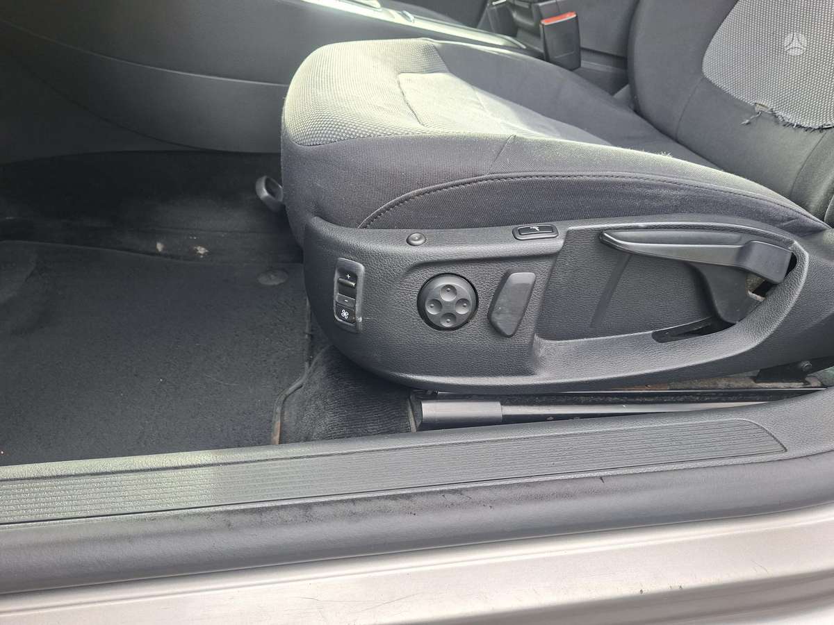 Volkswagen Passat 2012 — photo 13