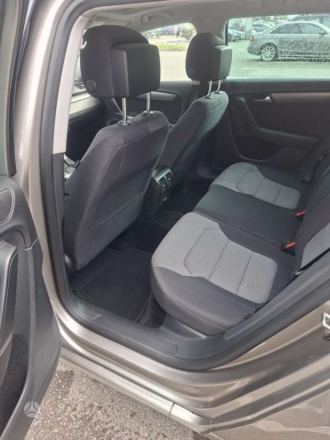 Volkswagen Passat 2012 — photo 14