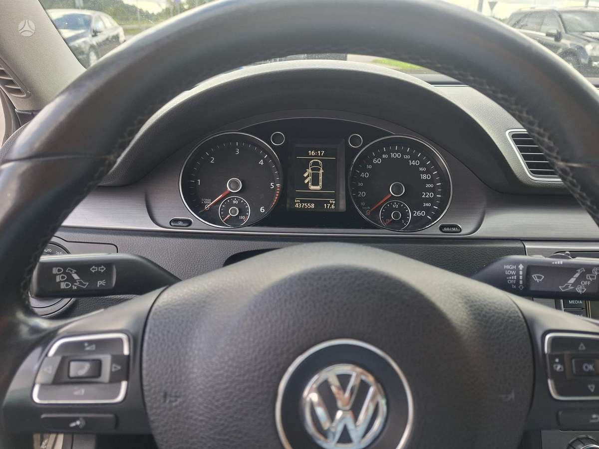 Volkswagen Passat 2012 — photo 8
