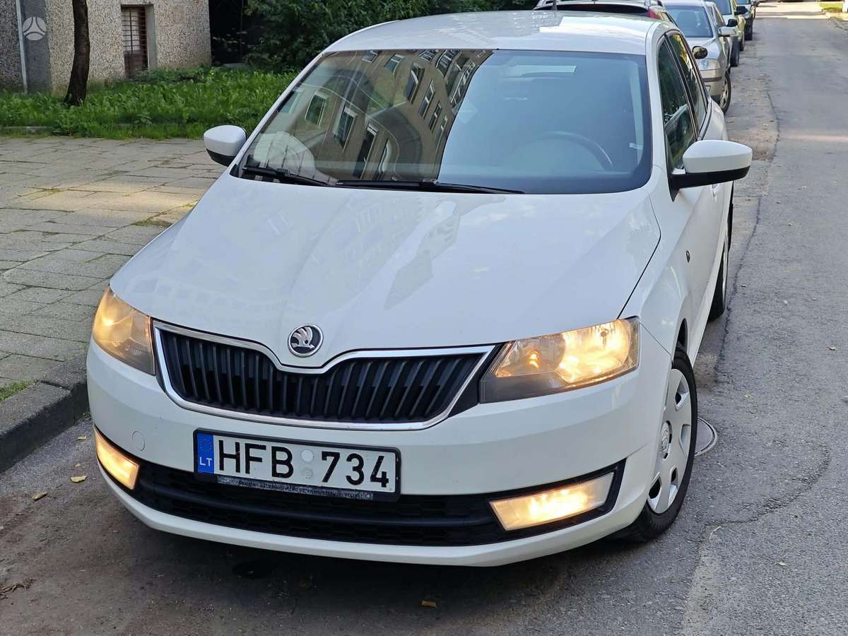 Skoda Rapid 2014 — вигляд ззаду