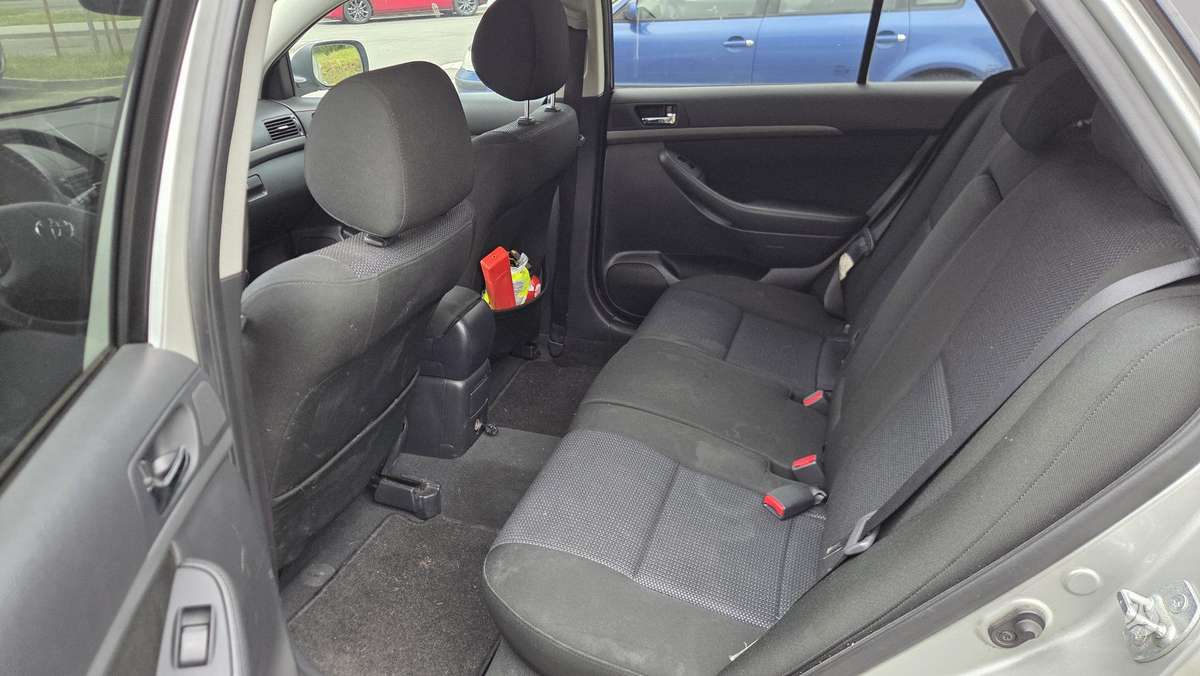 Toyota Avensis 2008 — photo 11